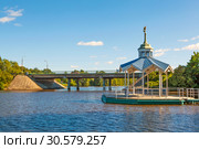 Купальня у церкви равноапостольных святых Петра и Павла. Сестрорецк. Санкт-Петербург (2015 год). Стоковое фото, фотограф Сергей Афанасьев / Фотобанк Лори