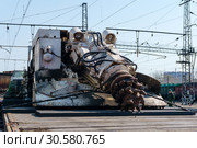 Tunnel boring machine on the railway flatcar (2019 год). Редакционное фото, фотограф Евгений Харитонов / Фотобанк Лори