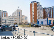 Диагностический центр № 5 (филиал № 6), Дмитровское шоссе, 165д, корпус 7 в микрорайоне Северный (2019 год). Редакционное фото, фотограф Алёшина Оксана / Фотобанк Лори