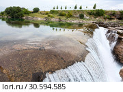 Равнинный водопад Ниагара на реке Циевна (Cijevna), Черногория (2016 год). Стоковое фото, фотограф Кекяляйнен Андрей / Фотобанк Лори