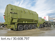 Изотермический транспортно-стыковочный агрегат 15Т555 ракетного комплекса "Сармат" на базе тягача К-7850 по ОКР "Платформа-О" на Международном военно-техническом форуме "Армия-2018". Кубинка, военно-патриотический парк "Патриот" Редакционное фото, фотограф Игорь Долгов / Фотобанк Лори