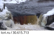 Водопад Воицкий падун  февральским днем. Карелия, Россия (2019 год). Стоковое видео, видеограф Виктор Карасев / Фотобанк Лори