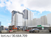 Екатеринбург. Новостройка на  улице Мельникова (2015 год). Редакционное фото, фотограф Светлана Зотеева / Фотобанк Лори
