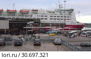 Круизный паром Mariella у терминала компании Viking Line в порту Стокгольма. Швеция (2019 год). Редакционное видео, видеограф Виктор Карасев / Фотобанк Лори