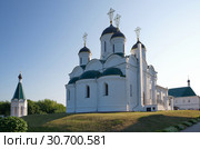 Спасо-Преображенский мужской монастырь в городе Муроме Владимирской области, Россия. Собор Спаса Преображения и часовня-костница (2018 год). Стоковое фото, фотограф Елена Коромыслова / Фотобанк Лори