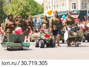 Город Черкесск. Парад «Мальчишей-Кибальчишей» (2019 год). Редакционное фото, фотограф WalDeMarus / Фотобанк Лори