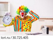 Male clown preparing for perfomance at home. Стоковое фото, фотограф Elnur / Фотобанк Лори