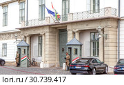 Почётный караул у дворца Шандора. Будапешт. Венгрия (2019 год). Редакционное фото, фотограф Сергей Афанасьев / Фотобанк Лори