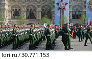 Репетиция празднования Дня Победы в Москве.  Торжественный марш солдат по Красной площади. Военный университет Министерства обороны Российской Федерации (2019 год). Редакционное видео, видеограф Игорь Долгов / Фотобанк Лори