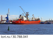 Судно "Юрий Аршеневский" мурманского морского пароходства на стоянке в Санкт-Петербурге (2017 год). Редакционное фото, фотограф Григорий Писоцкий / Фотобанк Лори