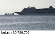 Passenger Expedition Cruise Liner Viking Orion sailing in Pacific Ocean (2019 год). Редакционное видео, видеограф А. А. Пирагис / Фотобанк Лори