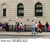 Manhattan School of Music. Graduates and their parents after graduation ceremony. New York City (2019 год). Редакционное фото, фотограф Валерия Попова / Фотобанк Лори