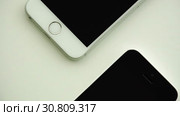 The subtlety, the elegance, and the format mobile phones. Стоковое видео, видеограф Aleksandr Sulimov / Фотобанк Лори