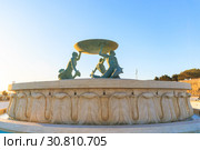 Triton Fountain at the City Gate entrance to Valletta on Malta, spring evening (2019 год). Редакционное фото, фотограф Ирина Мойсеева / Фотобанк Лори