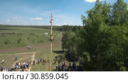 Народные гуляния в Башкирии - сабантуй - праздник плуга. Folk festivals in Bashkiria - Sabantuy - the holiday of the plow. Aerial view. Стоковое видео, видеограф Евгений Романов / Фотобанк Лори