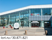 Станция "Локомотив". Московское центральное кольцо (МКЦ). Москва (2019 год). Редакционное фото, фотограф E. O. / Фотобанк Лори