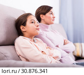 Mother and daughter take offense. Стоковое фото, фотограф Яков Филимонов / Фотобанк Лори