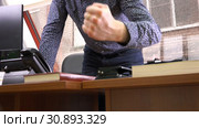 Angry, the employee threatens his fist. Стоковое видео, видеограф Aleksandr Sulimov / Фотобанк Лори