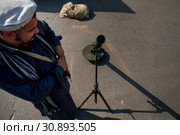 Историческая реконструкция полевого лагеря афганских повстанцев времен военной кампании СССР в Афганистане (с 1979 по 1989 год) в городе Москве в рамках фестиваля "Время и эпохи" (2019 год). Редакционное фото, фотограф Николай Винокуров / Фотобанк Лори