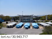 North Korean. The demarcation line between South and North Korea (2019 год). Редакционное фото, фотограф Знаменский Олег / Фотобанк Лори