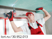 gypsum plasterboard construction work at suspended ceiling. Стоковое фото, фотограф Дмитрий Калиновский / Фотобанк Лори