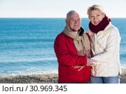 Mature couple walking by sea. Стоковое фото, фотограф Яков Филимонов / Фотобанк Лори
