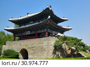 Pyongyang, North Korea. Taedong Gate (2019 год). Стоковое фото, фотограф Знаменский Олег / Фотобанк Лори