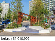 Город Москва, улица Новый Арбат, 15. Конкурс и фестиваль городского ландшафтного дизайна «Цветочный джем» - 2019. Летние сады Москвы. Номинация 2 «Средний выставочный сад», «Оригами» (Россия) Редакционное фото, фотограф Владимир Сергеев / Фотобанк Лори
