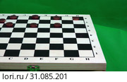 The player arranges checkers on the board. Стоковое видео, видеограф Aleksandr Sulimov / Фотобанк Лори