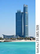 Небоскребы Абу-Даби в солнечный весенний день. Nation Towers Residential Lofts (2019 год). Редакционное фото, фотограф Овчинникова Ирина / Фотобанк Лори