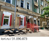 Москва, экспресс-кофейня Cezve Coffee. Адрес: Подсосенский переулок, 8 ст2 (2019 год). Редакционное фото, фотограф Овчинникова Ирина / Фотобанк Лори