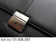 Замок на кожаном портфеле крупным планом. Фон. Стоковое фото, фотограф Цибаев Алексей / Фотобанк Лори