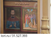 Иконы Лыткаринских новомучеников в храме первоверховных апостолов Петра и Павла города Лыткарино (2019 год). Редакционное фото, фотограф Дмитрий Неумоин / Фотобанк Лори