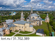 Вид с высоты на Новоторжский Борисоглебский мужской монастырь и центральную часть города Торжка, Тверская область, Россия (2019 год). Стоковое фото, фотограф Николай Винокуров / Фотобанк Лори