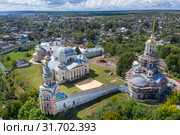 Вид с высоты на Новоторжский Борисоглебский мужской монастырь и центральную часть города Торжка, Тверская область, Россия (2019 год). Стоковое фото, фотограф Николай Винокуров / Фотобанк Лори