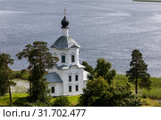 Вид на Воздвиженскую церковь (1784-1788) на территории монастыря Нило-Столобенская пустынь в Тверской области, Россия. Стоковое фото, фотограф Николай Винокуров / Фотобанк Лори