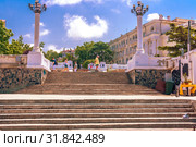 View from the sea to the Kornilov embankment of the Sevastopol Bay (2018 год). Редакционное фото, фотограф Владимир Ушаров / Фотобанк Лори