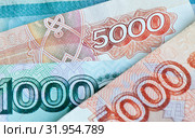 Деньги. Купюры номиналом в 1000 и 5000 рублей крупным планом. Стоковое фото, фотограф E. O. / Фотобанк Лори
