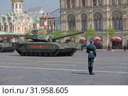 Репетиция празднования Дня Победы в Москве. Торжественное прохождение военной техники по Красной площади. Российский танк Т-14 "Армата" (2019 год). Редакционное фото, фотограф Игорь Долгов / Фотобанк Лори