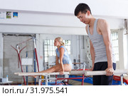 Couple doing exercises on parallel bars. Стоковое фото, фотограф Яков Филимонов / Фотобанк Лори