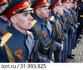 Строй военных в парадной форме с автоматами (2019 год). Редакционное фото, фотограф Вячеслав Палес / Фотобанк Лори