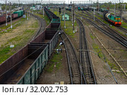 Грузовой магистральный тепловоз ЧМЭЗ-3533 с составом из цистерн (2019 год). Редакционное фото, фотограф Андрей Дегтярёв / Фотобанк Лори