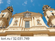 Театинеркирхе (Theatinerkirche) - католическая церковь Святого Каетана (фрагмент здания). Мюнхен. Бавария. Германия (2019 год). Стоковое фото, фотограф E. O. / Фотобанк Лори