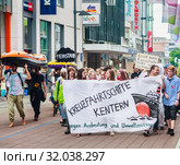 Kiel, Germany. 13th July, 2019. Participants of the demonstration "Initiative against cruise ships" and "TKKG" carry a banner with the inscription "Cruise ships capsize" in their hands through downtown Kiel. Редакционное фото, фотограф Николай Коржов / Фотобанк Лори