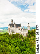 Вид на замок Нойшванштайн (Нейшванштейн, Schloss Neuschwanstein). Летний день. Бавария. Германия (2019 год). Стоковое фото, фотограф E. O. / Фотобанк Лори