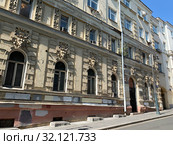 Москва, жилой дом И.Е. Салтыкова с палатами (1-я четверть 19 века). Старосадский переулок, 8, строение 1а (2019 год). Стоковое фото, фотограф Овчинникова Ирина / Фотобанк Лори