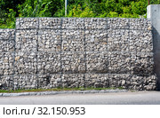 Protection fence or wall made of gabions with stones. Стоковое фото, фотограф FotograFF / Фотобанк Лори