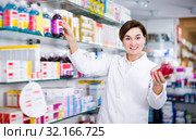 Happy pharmacist offering reliable medicine. Стоковое фото, фотограф Яков Филимонов / Фотобанк Лори