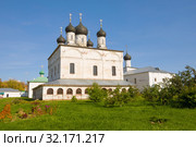 Троицкий собор в Свято-Троицком Макарьево-Унженском монастыре солнечным сентябрьским днем. Макарьев, Костромская область. Россия (2019 год). Стоковое фото, фотограф Виктор Карасев / Фотобанк Лори