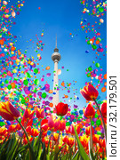 Berliner Fernsehturm with air balloons fly around (2014 год). Стоковое фото, фотограф Сергей Новиков / Фотобанк Лори